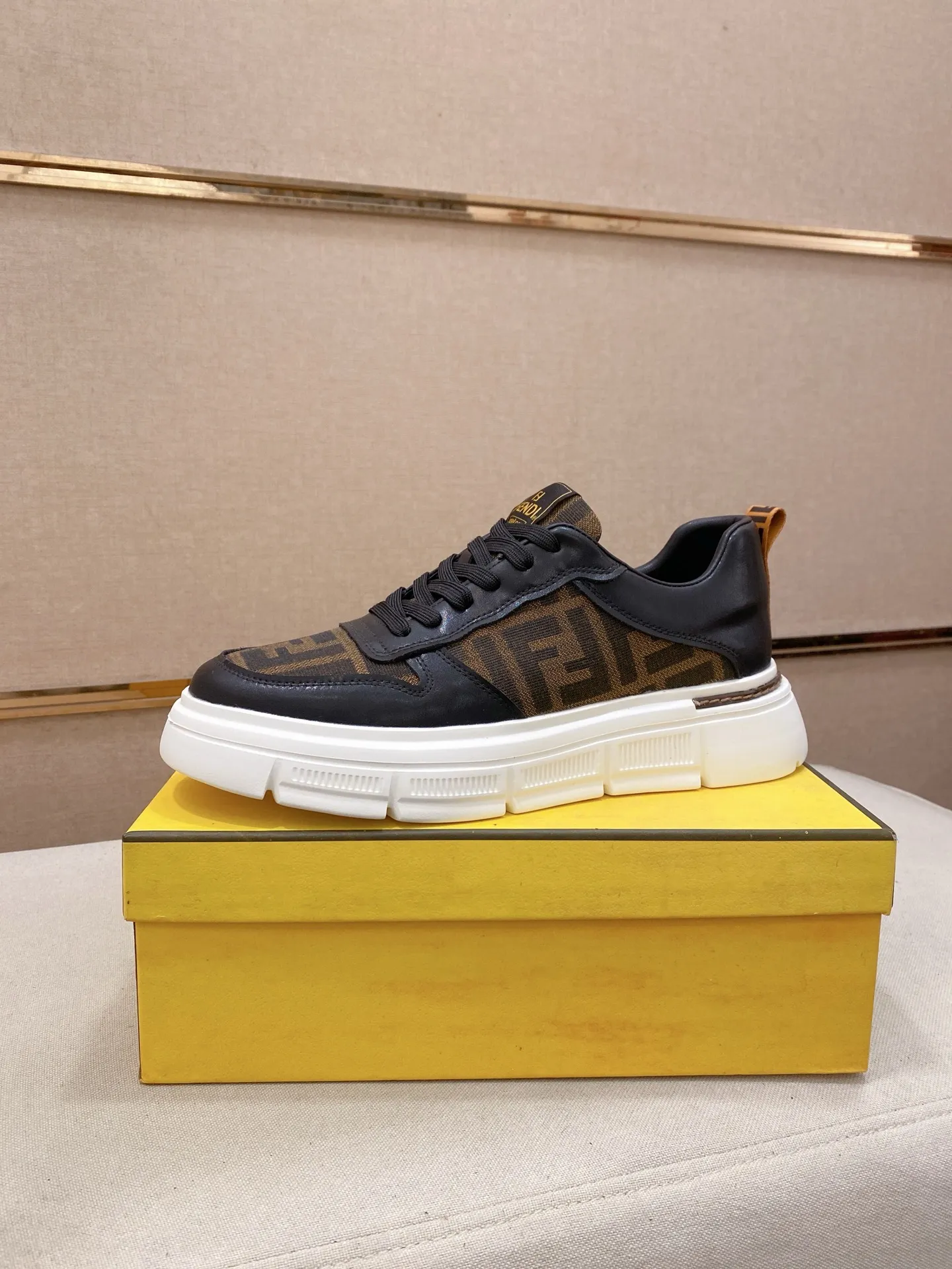 Factory price 400💰 (fendi) New style 👊🏻 upper 🇮🇹 imported cowhide fabric 🇩🇪 lining imported sheepskin lining. The original outsole is molded to highlight the identity of every man, and the upper foot is elegant and stable🚶🏻🚶🏻The high-end custom counters reproduce the original version📯No matter the wind or rain, the shoe last remains unchanged and can withstand the verification of time🔍️,🔵 Size: 38-44